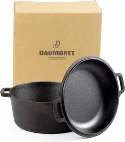 Daumonet Ducasse Gietijzeren Double Use Braadpan - Combi Sudderpan Zwart - 2-in-1 Bak- En Braadpan - PFAS & PFOA Vrij - Rond - Ø 26 Cm - 4,4 Liter - Emaille - Alle Warmtebronnen - Elektrisch - Gas - Halogeen - Inductie - Keramisch -Keukengerei Winkel 1053x1200 1