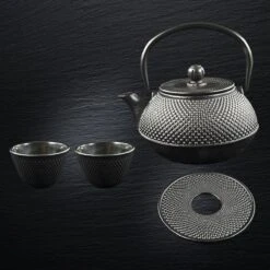 SakuraTea - Theepot Set - 4-delig - Gietijzer - Zwart - 0.8L - 2 Kopjes (100ml) -Keukengerei Winkel 1200x1200 1042