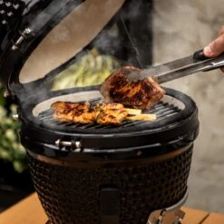 BluMill Kamado BBQ Egg - Kamado 13 Inch - Incl. Vlees Thermometer - Houtskoolbarbecues - Zwart - Ø 27cm -Keukengerei Winkel 1200x1200 1133