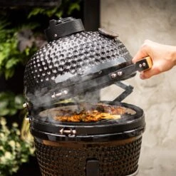 BluMill Kamado BBQ Egg - Kamado 13 Inch - Incl. Vlees Thermometer - Houtskoolbarbecues - Zwart - Ø 27cm -Keukengerei Winkel 1200x1200 1136