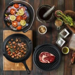 Dutch Mountains Gietijzeren Pannenset 7-delig - Dutch Oven – Braadpan - Grillpan - Hapjespan - Kookset In Houten Transportkist - Deksellifter - Brander -Keukengerei Winkel 1200x1200 1278