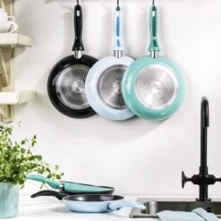 VitaVerde Expert Koekenpannenset Ø 24cm + Ø 28cm - Lichtblauw - Inductie - PFAS-vrij -Keukengerei Winkel 1200x1200 261