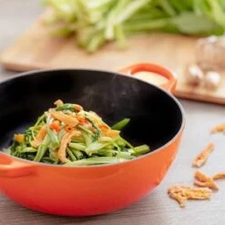 Le Creuset Wokpan / Balti Dish - Mat Zwart - ø 24 Cm / 2.7 Liter - Geëmailleerde Anti-aanbaklaag -Keukengerei Winkel 1200x1200 440