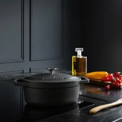 Gietijzeren Braadpan - Sudderpan Zwart Van Daumonet - Ovaal - Ø 29 Cm - 3 Liter - 100% PFAS & PFOA Vrij - Emaille - Geschikt Voor Alle Warmtebronnen - Elektrisch - Gas - Halogeen - Inductie - Keramisch - Vaatwasserbestendig 24 Gietijzeren Braadpan - Sudderpan Zwart Van Daumonet - Ovaal - Ø 29 Cm - 3 Liter - 100% PFAS & PFOA Vrij - Emaille - Geschikt Voor Alle Warmtebronnen - Elektrisch - Gas - Halogeen - Inductie - Keramisch - Vaatwasserbestendig -Keukengerei Winkel 1200x1200 578