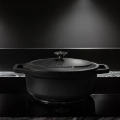 Gietijzeren Braadpan - Sudderpan Zwart Van Daumonet - Ovaal - Ø 29 Cm - 3 Liter - 100% PFAS & PFOA Vrij - Emaille - Geschikt Voor Alle Warmtebronnen - Elektrisch - Gas - Halogeen - Inductie - Keramisch - Vaatwasserbestendig 25 Gietijzeren Braadpan - Sudderpan Zwart Van Daumonet - Ovaal - Ø 29 Cm - 3 Liter - 100% PFAS & PFOA Vrij - Emaille - Geschikt Voor Alle Warmtebronnen - Elektrisch - Gas - Halogeen - Inductie - Keramisch - Vaatwasserbestendig -Keukengerei Winkel 1200x1200 579