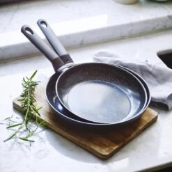 BK Universe Koekenpannenset Ø 24 Cm + Ø 28 Cm - Inductie - PFAS-vrij -Keukengerei Winkel 1200x1200 588