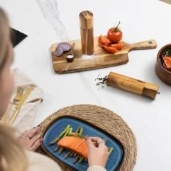 Deleca Luxe Peper En Zoutmolen Set - Zout / Pepermolen - Handmatig - Met Navul Lepel & Geschenkdoos - Acacia Hout - Rond 20 Deleca Luxe Peper En Zoutmolen Set - Zout / Pepermolen - Handmatig - Met Navul Lepel & Geschenkdoos - Acacia Hout - Rond -Keukengerei Winkel 1200x1200 823