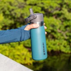 Stanley The IceFlow™ Flip Straw Water Bottle 0,65L - Thermosfles - Lagoon 15 Stanley The IceFlow™ Flip Straw Water Bottle 0,65L - Thermosfles - Lagoon -Keukengerei Winkel 1200x1200 881