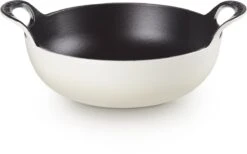Le Creuset Gietijzeren Balti-pan In Meringue 24 Cm 2,7l -Keukengerei Winkel 1200x747