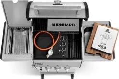 Burnhard Gas BBQ FRED JR. Deluxe - 2 Branders - Incl. Keramische Infraroodbrander & Afdekhoes - Deluxe 24 Burnhard Gas BBQ FRED JR. Deluxe - 2 Branders - Incl. Keramische Infraroodbrander & Afdekhoes - Deluxe -Keukengerei Winkel 1200x797 4