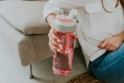 Kambukka Lagoon Drinkfles 750ml - Rose Lemonade Met Geïntegreerd Rietje 25 Kambukka Lagoon Drinkfles 750ml - Rose Lemonade Met Geïntegreerd Rietje -Keukengerei Winkel 1200x800 119