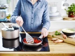 GreenPan Cambridge Hapjespan Met Deksel 28cm - Brons - Inductie - PFAS-vrij 18 GreenPan Cambridge Hapjespan Met Deksel 28cm - Brons - Inductie - PFAS-vrij -Keukengerei Winkel 1200x899 7