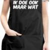 IK DOE OOK MAAR WAT Unisex Schort - Zwart - One Size (volwassenen) - Keuken Schort - Barbeque BBQ Schort - Bedieningsschort - Grappige Teksten - Original Kwoots- Voor Zowel Mannen Als Vrouwen - Verstelbaar - Wasbaar - Cadeau - Apron -Keukengerei Winkel 565x1200