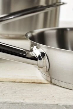 Demeyere Restoline 3 RVS Koekenpan – Koekenpan Inductie - 32 Cm – PTFE-vrij 15 Demeyere Restoline 3 RVS Koekenpan – Koekenpan Inductie - 32 Cm – PTFE-vrij -Keukengerei Winkel 799x1200 5