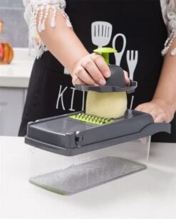 Merkloos Mandoline – Multifunctionele Groentesnijder – Nicer Dicer 13 Merkloos Mandoline – Multifunctionele Groentesnijder – Nicer Dicer -Keukengerei Winkel 963x1200